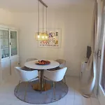 Traumhafte Mit Garten Und Parkplatz Zu Vermieten! Vacanze Da Sogno A Con Giardino E Parcheggio In Affitto! Apartman
